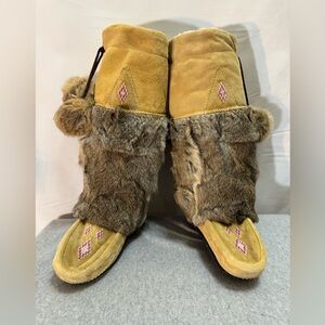 Vintage Handmade Mukluks Canadian Genuine Suede, Fur, & Beadwork. Size 8.5